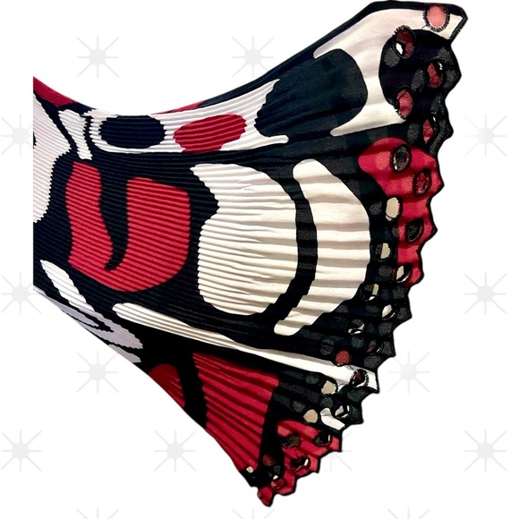 NWT Beautiful Belisimo Pleated Business Red & Black Blouse with Scalloped Hems - Picture 4 of 8